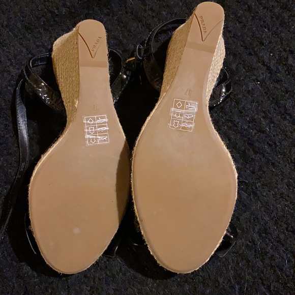 💯 Authentic Prada Bow Wedges - Picture 2 of 8